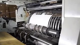 Produzione di sacchetti di carta Kraft personalizzati | Fabbrica di sacchetti di carta con manico ritorto e manico piatto