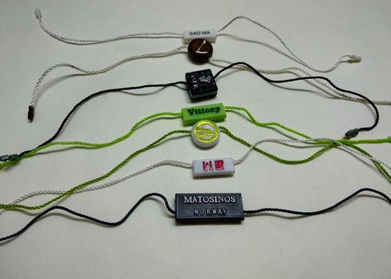 comprare L'oscillazione su ordinazione etichetta il prodotto di plastica Hang Tags Holders Suppliers dei ganci di plastica dell'etichetta online manufacture