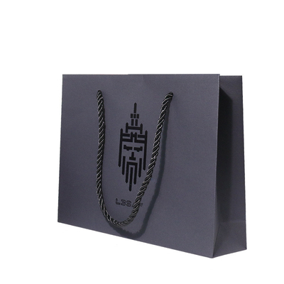 Ha annunciato le borse di distributore di giornali nere stampate di dimensioni con il punto Logo Twisted Handles UV