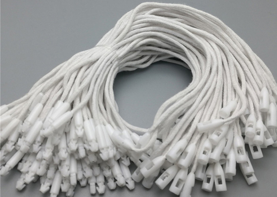Un buon prezzo. Produttore di riserva nero di Hang Tag With Bullet Clasp di Clohting della corda di plastica bianca dell'etichetta in linea