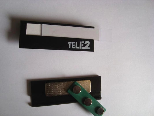 Badge di nome magnetici in lega di alluminio personalizzati con logo stampato