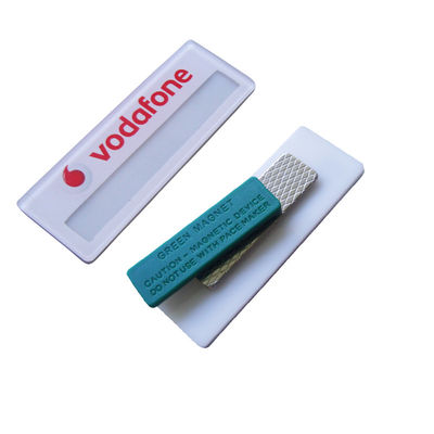 Un buon prezzo. Badge personalizzati acrilici Magnetiche etichette dei nomi dei dipendenti con finestra di carta inserita in linea