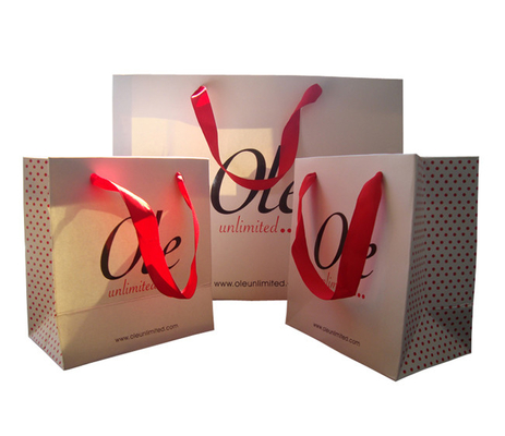 Un buon prezzo. Il regalo stampato abitudine di Libro Bianco insacca il punto all'ingrosso Logo Ribbon Handle UV in linea