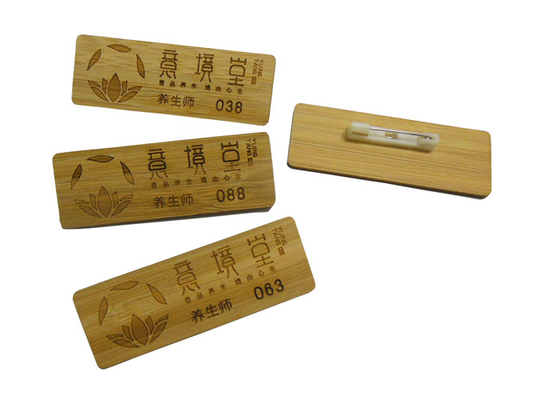 La spilla di sicurezza ha personalizzato i distintivi di nome magnetici di legno incisi abitudine delle etichette di nome